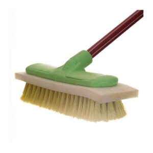 Vassoura com Cerdas e Esponja com Cabo